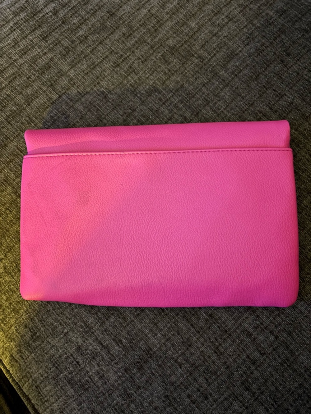 Gold-Chain Envelope Crossbody Bag in Hot Pink - Picture 4 of 6